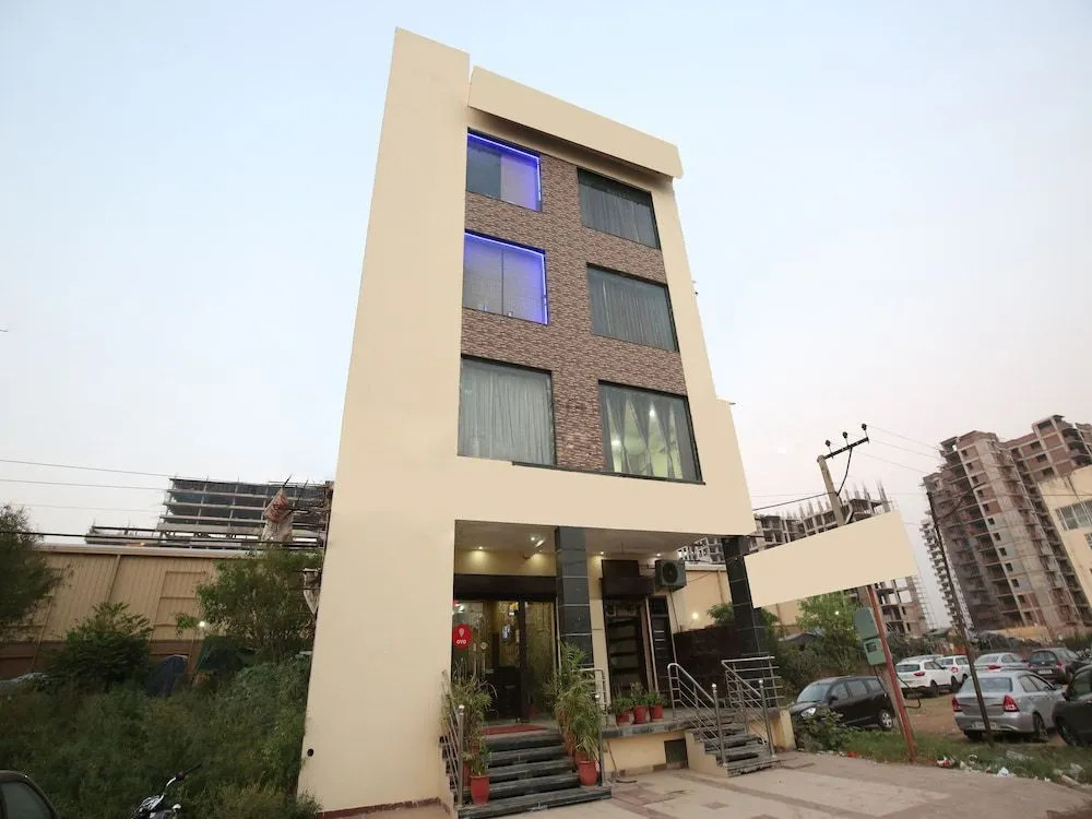 OYO 9956 Hotel Pelican Inn