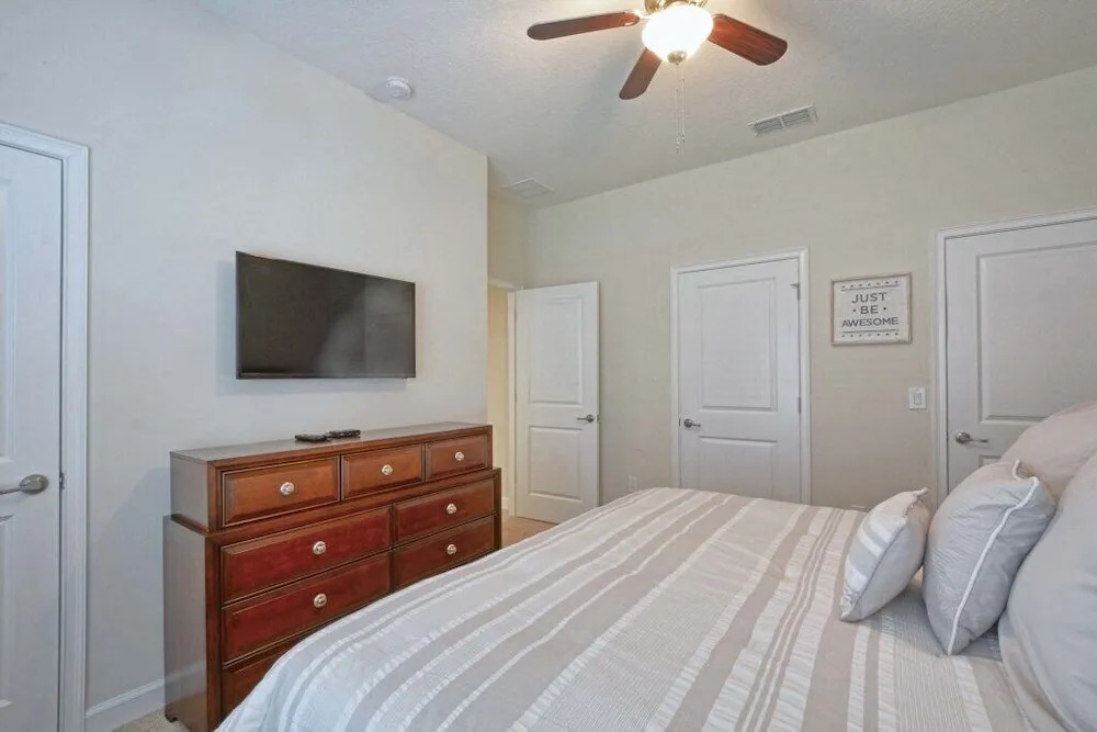 Storey Lake- 4 Bedroom Townhome W/spashpool-1619st Townhouse