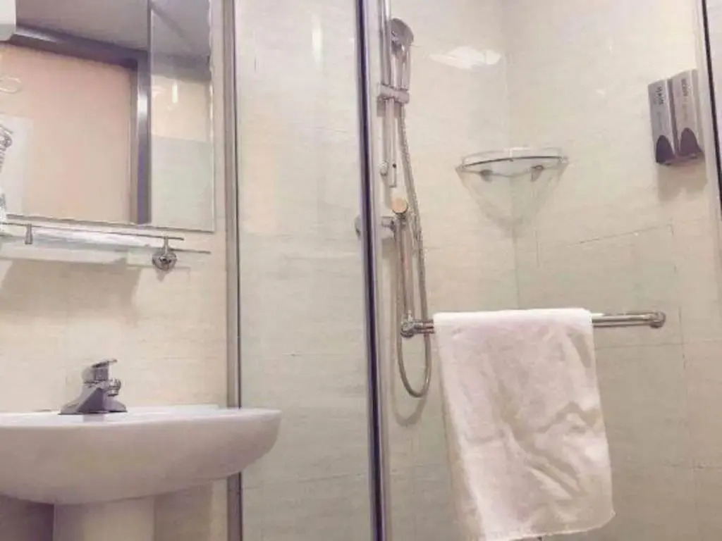 7Days Inn Chain Hotel (Tianjin Jiaotong Institute Caozhuang Subway Station)