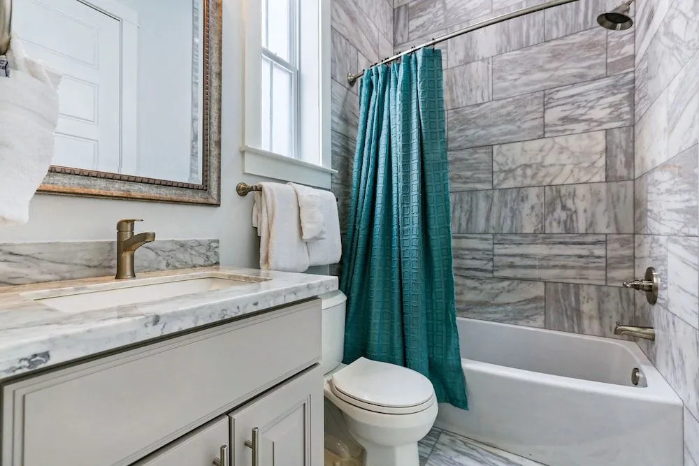 Spacious 5BR Urban Retreat with Balcony & Pool