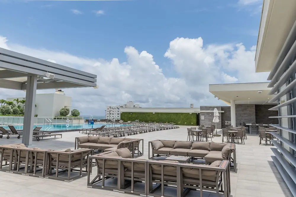 CH Deluxe Apartments  by MDR