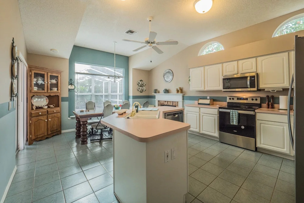 Lopez Lane 1302 by White Pelican VR