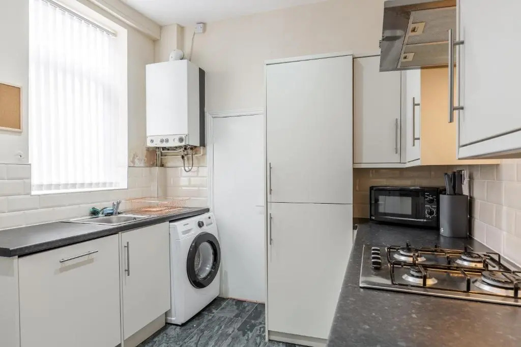 JETSON HOUSE - LUXURY 4-BED WITH KING SIZE BEDROOM Near Etihad