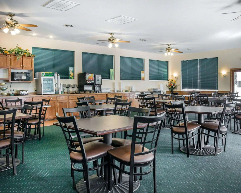 Quality Inn & Suites Mackinaw City Beachfront