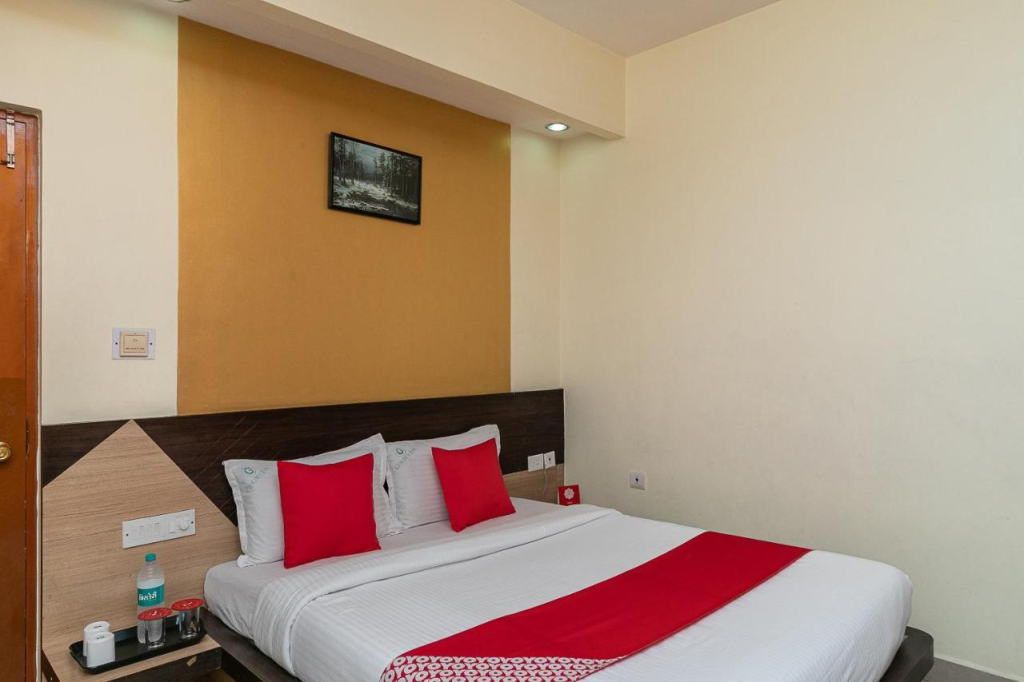 Treebo Golden Inn, 700 Mtrs From Promenade Beach
