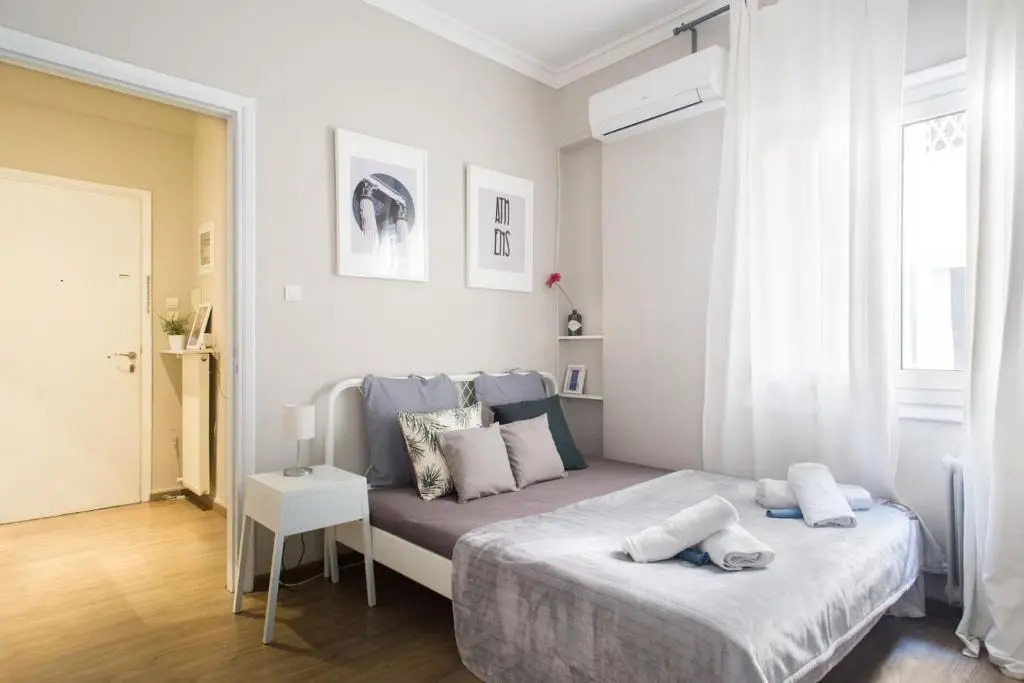 Sunny apartment next to the Acropolis