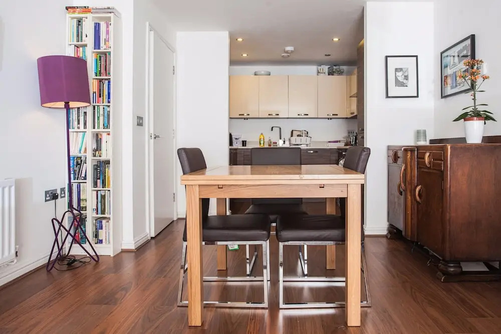 1 Bedroom Apartment Near Camberwell With Balcony
