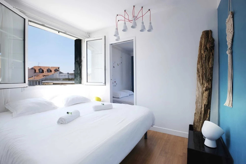 3 Bedrooms Hypercenter Terrace and Parking