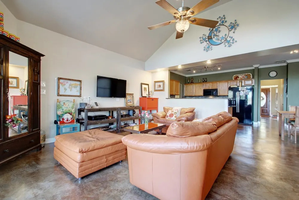 4BR 2.5BA The Lodge on Walnut Creek by RedAwning