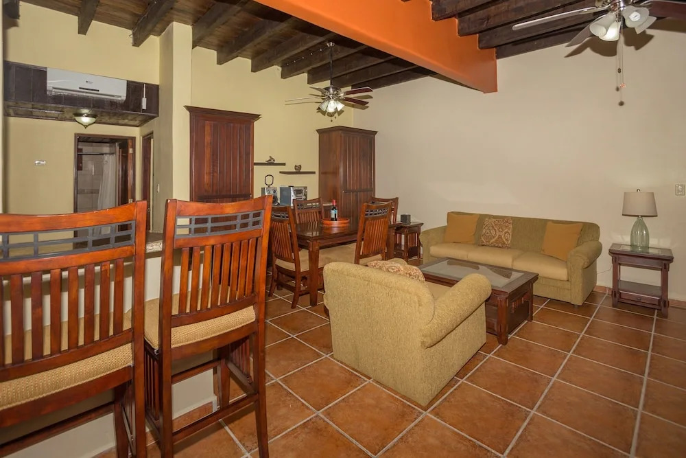 Caribbean Breeze 6b 2 Bedroom Condo by RedAwning