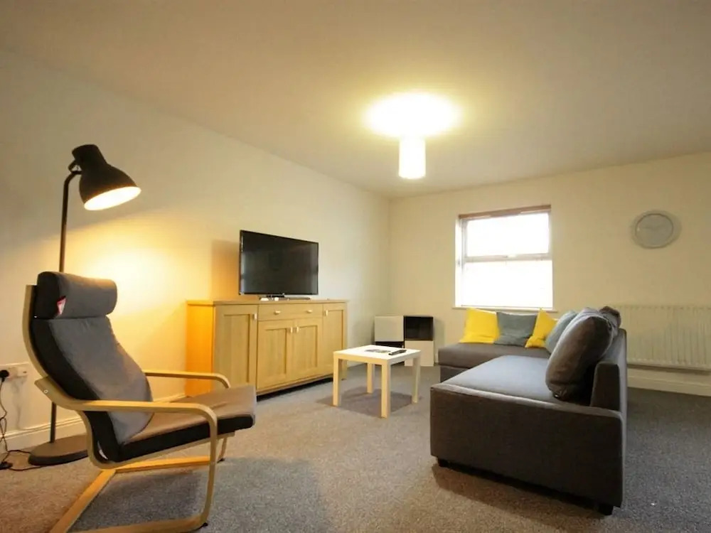 Kings Court Apartment