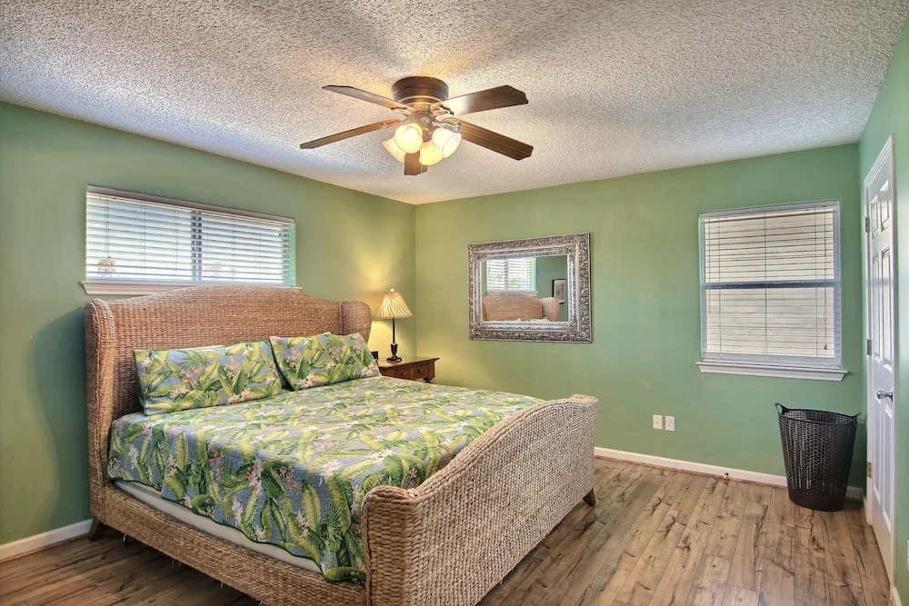 Quitcha Beach Inn 4 Bedrooms 2 Bathrooms Home