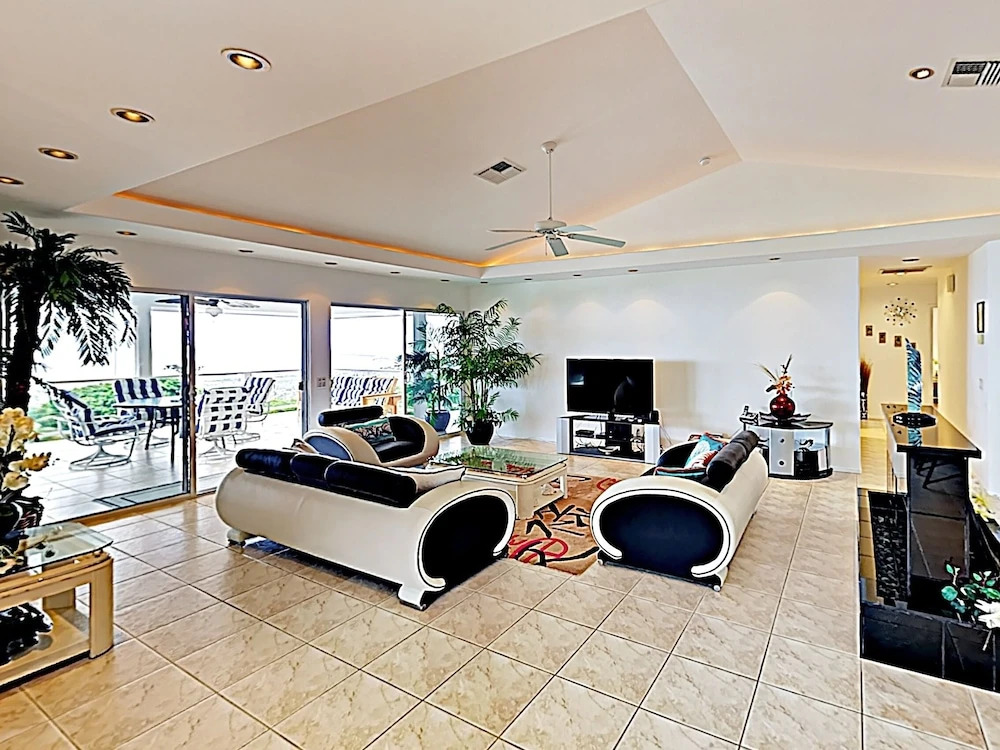 New Listing! Kona Sunset Hale W/ Ocean Views 3 Bedroom Home