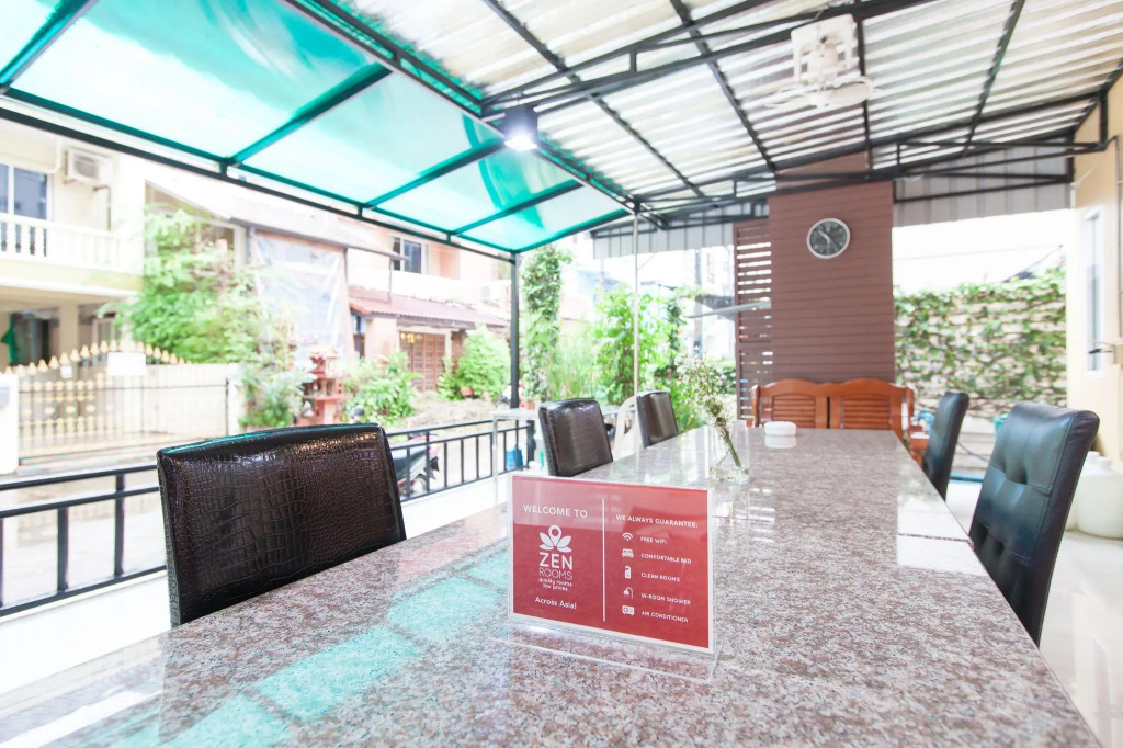 ZEN Rooms Rat-U-Thid 200 Phi Road