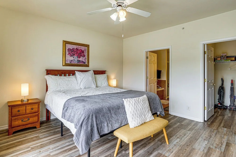 Lakefront Osage Beach Condo: Dock Your Boat Here!