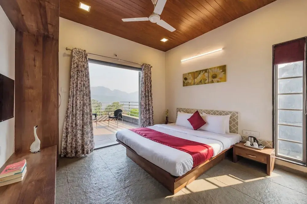 CosmicStays Grey Stone Villa Mountain & Dam View