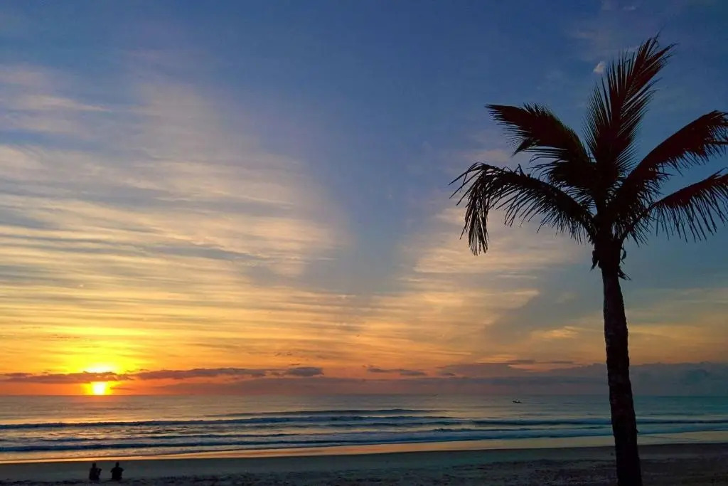 Tranquilidade a meia quadra da praia - churrasqueira, super wi-fi e Chromecast!