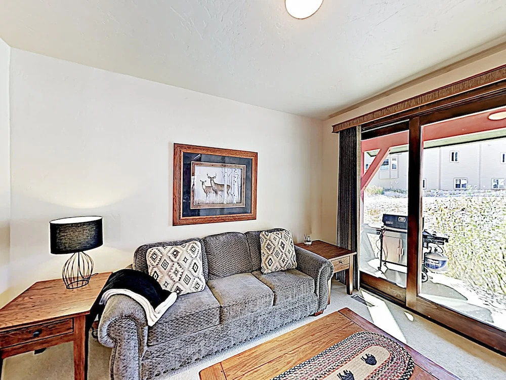 New Listing! Stylish Townhome W/ Private Hot Tub 3 Bedroom Townhouse