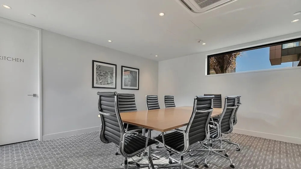 QV Modern Waterfront Apartment - 857