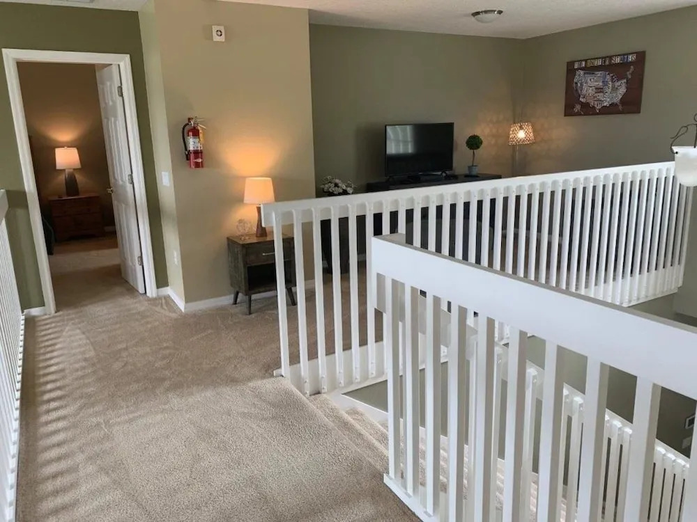 Spacious 5br, 3.5ba W/ 2 Living Areas 5 Bedroom Villa