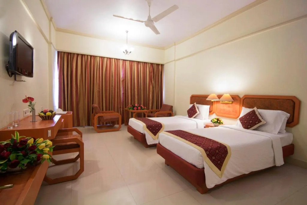 Dolphin Hotel