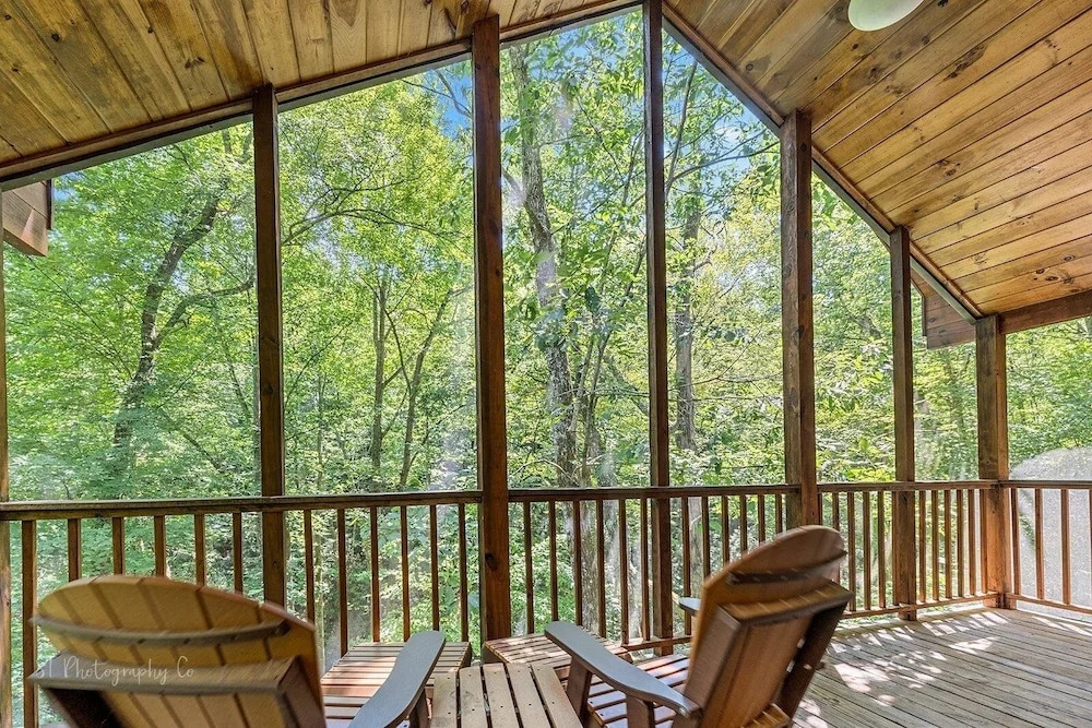 Margaret Hollow 2 Bedroom Cabin by RedAwning