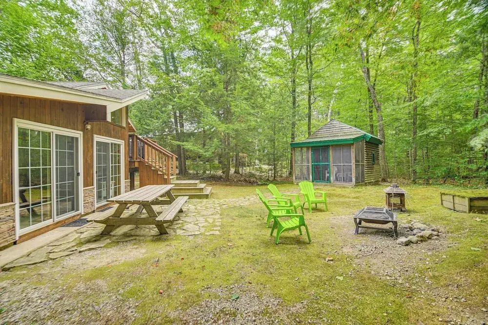 Walk to Water: Outdoor Gem w/ Bunkhouse in Madison