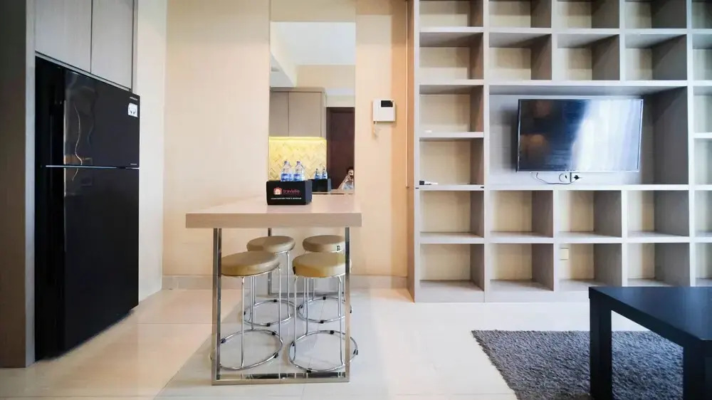 Modern and Cozy 1BR at Grand Sungkono Lagoon Apartment By Travelio