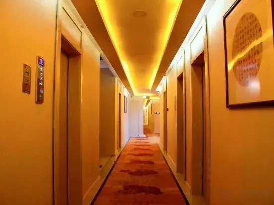 Hakka Business Hotel (Lanzhou Zhongchuan Airport Rainbow City)