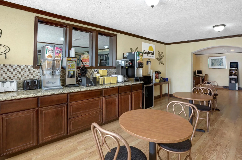 Days Inn & Suites - Sugar Land