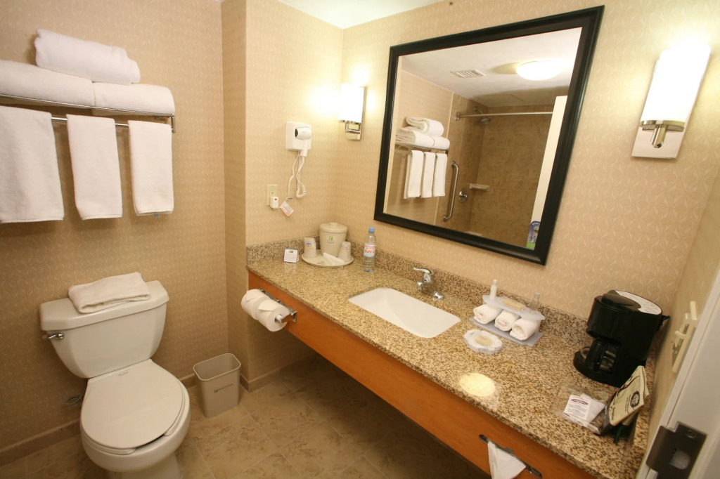Holiday Inn Express Saltillo Zona Aeropuerto by IHG