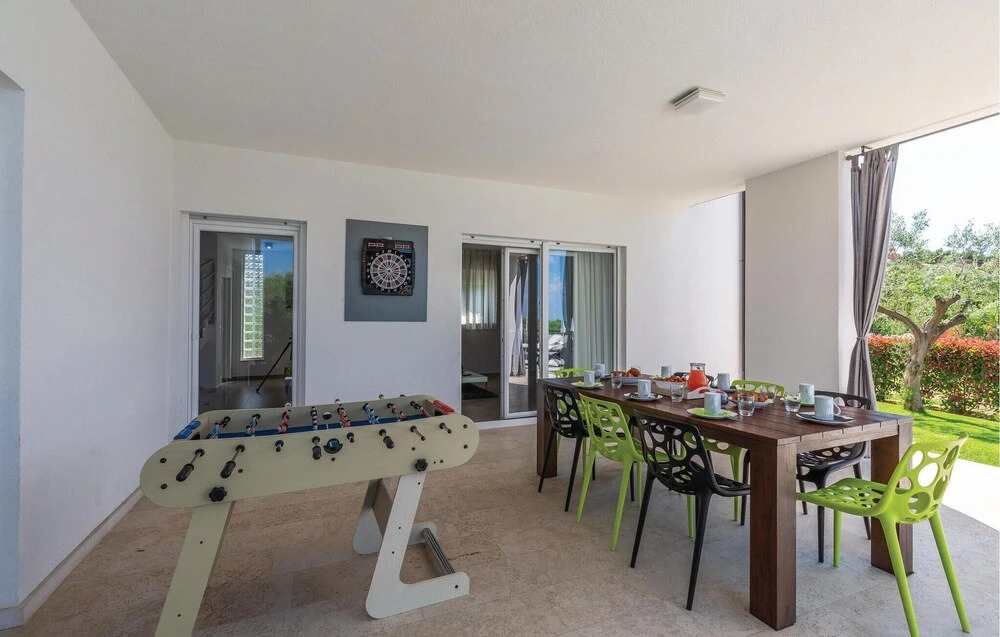 Awesome Home in Stinjan with Hot Tub, WiFi & 4 Bedrooms