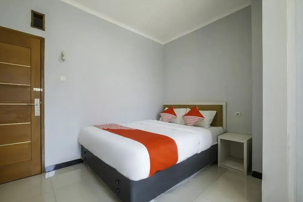 The Karins Guesthouse by OYO Rooms