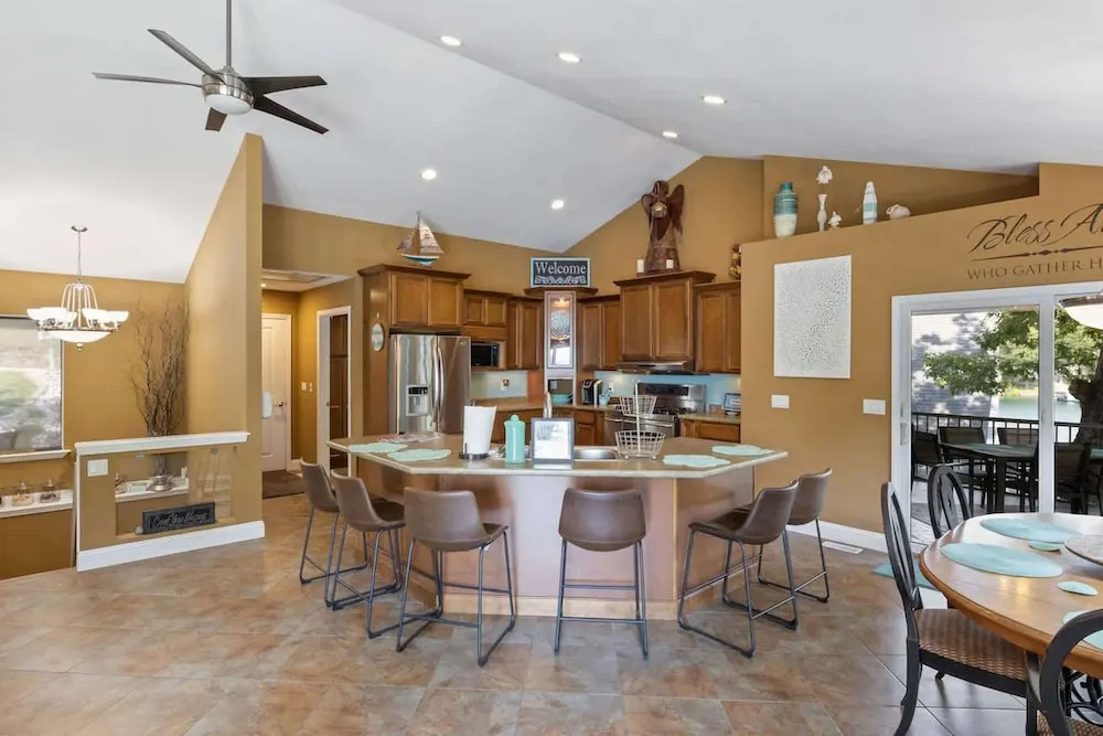Eagle Ridge Retreat - Dock, Hot Tub & Game Room