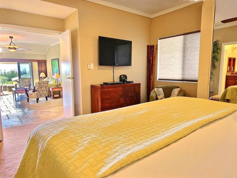 Kapalua Golf Villas Ocean View 2 BR Sleeps 6 Villas Perfect for Golfers Complimentary Car with 6 Nights KGV-21P2 by KBM