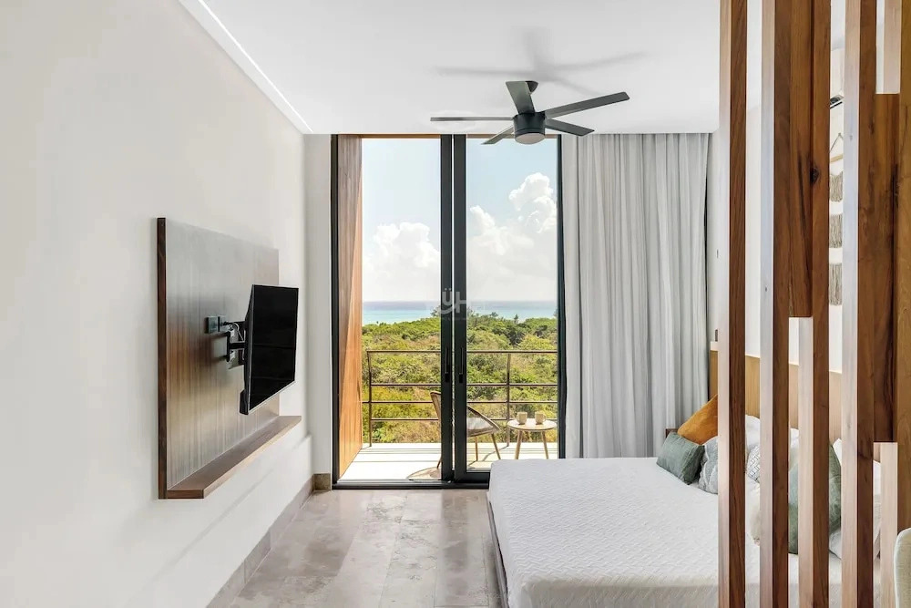 Ixuh Ocean Front 5 Ave Playa del Carmen