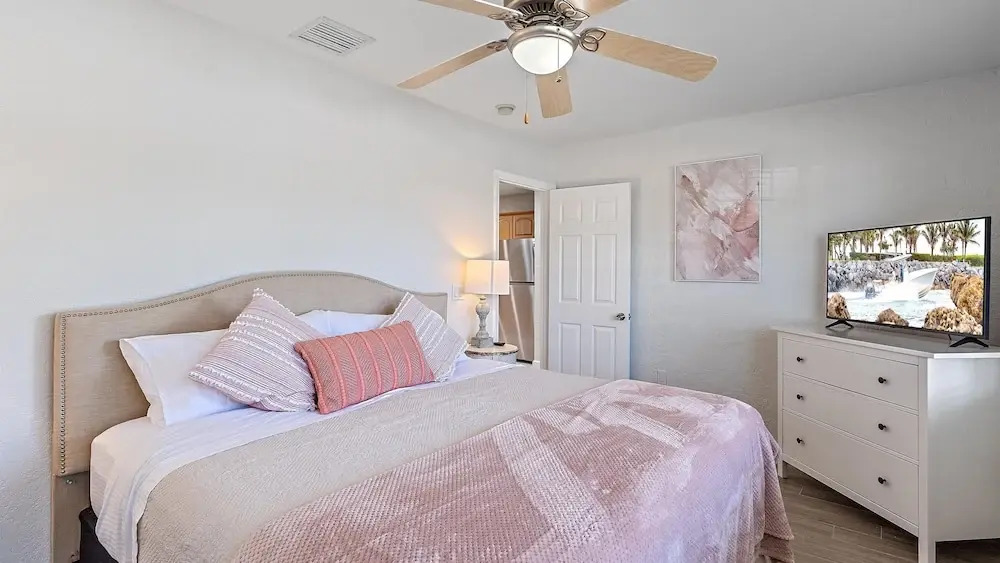 Paradise Palace 4 Bedroom Home by RedAwning