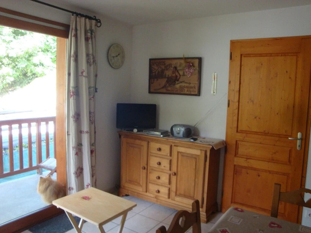 2 Rooms 4 People 3 North West Facing