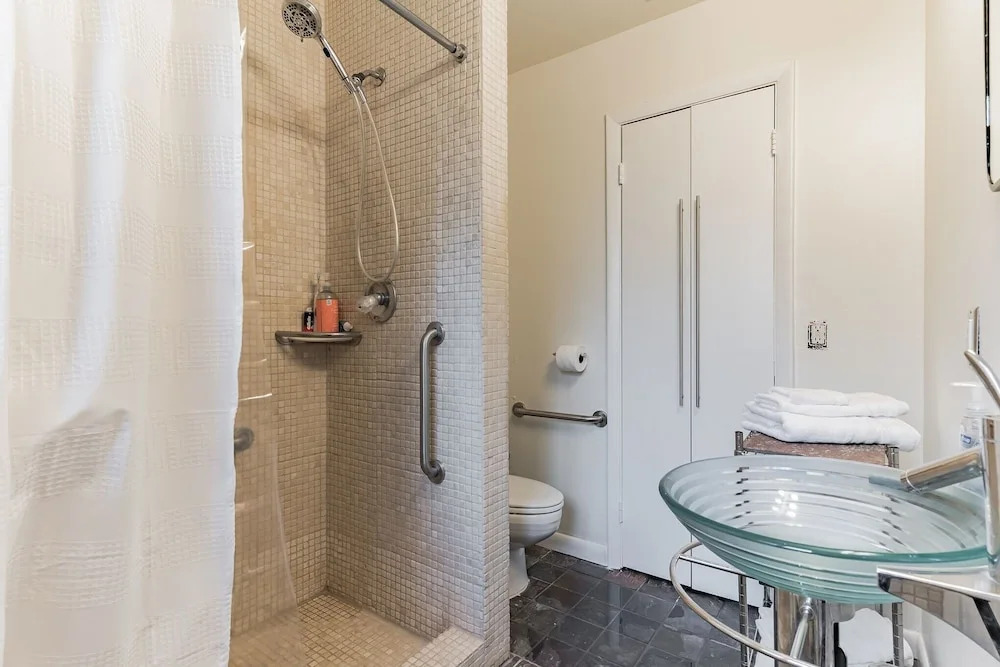 Mid Century Modern Pool Home In The Best Location! 2 Bedroom Home by Redawning