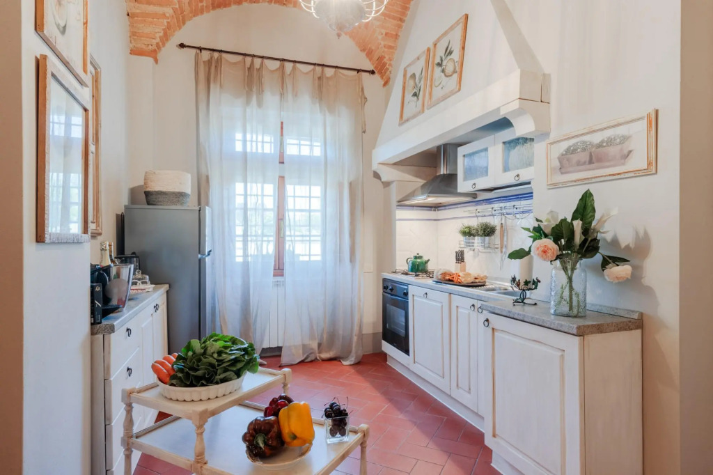 Villa Chianti, your Secret 4 Bedrooms Retreat with View over the Vineyards in Marcialla