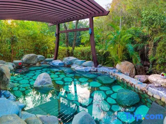 Yihe Lakeside Courtyard