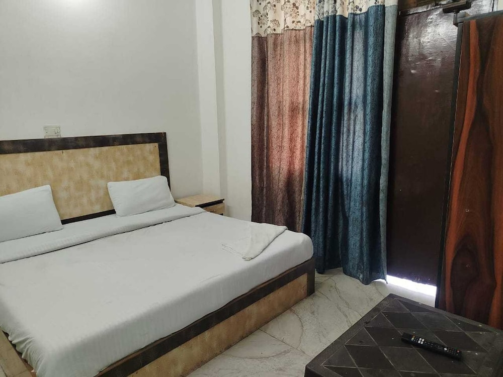 Hotel O Sector 12 Ghaziabad