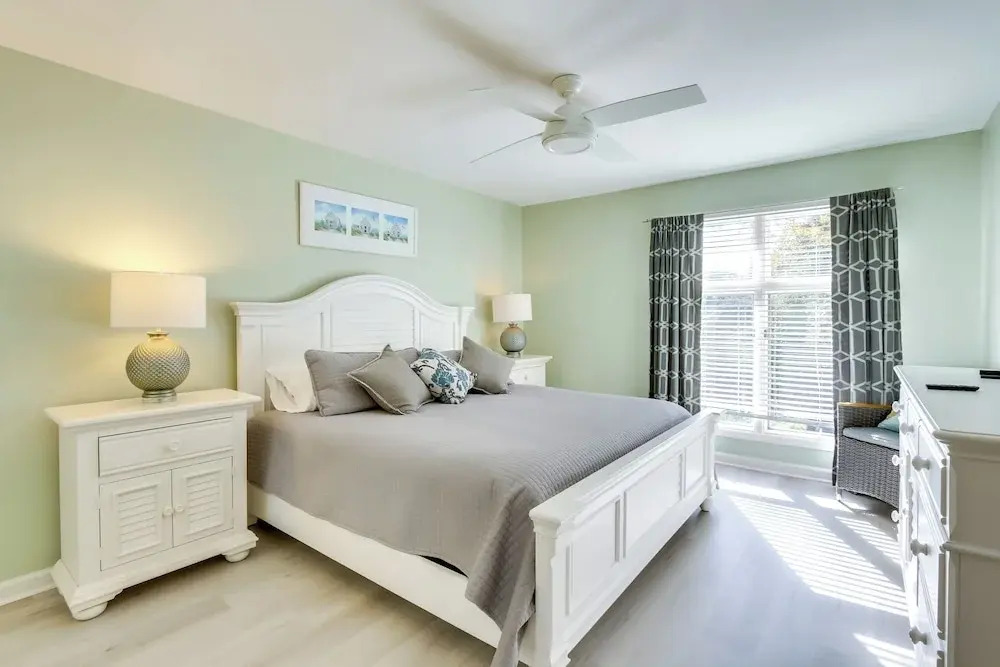 2 Mi to Beach: Condo w/ Pool Access in Hilton Head