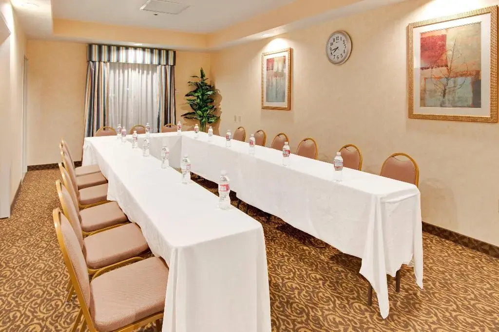 Holiday Inn Express Delano Highway 99 by IHG