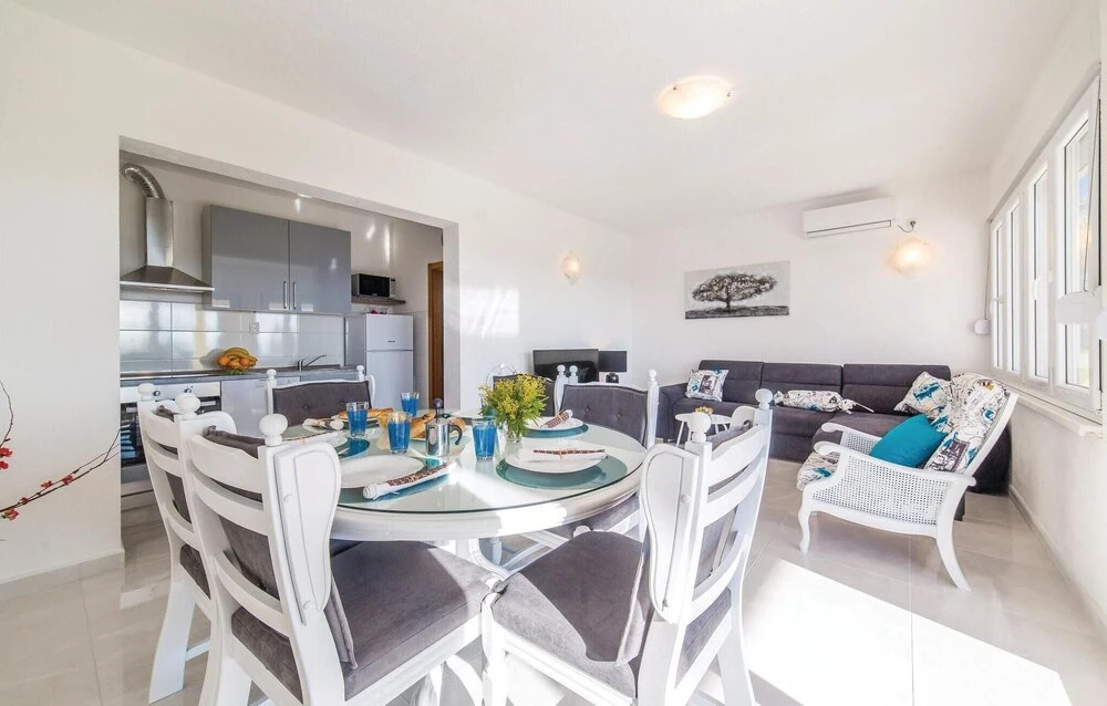 Three-Bedroom Holiday Home In Kastel Stari