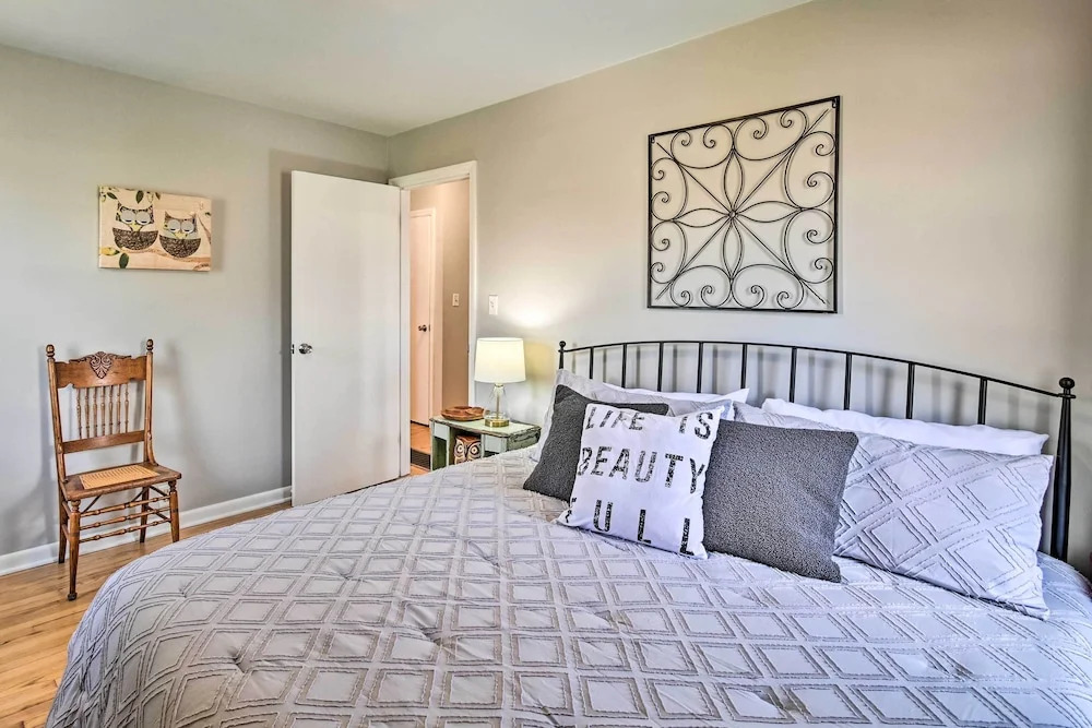 Charming Cave City Vacation Rental w/ Fire Pit