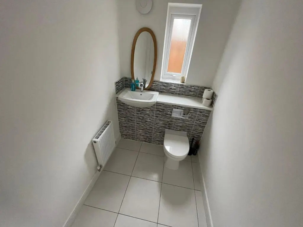 Modern Room With Huge Bed - Walk to City Centre!