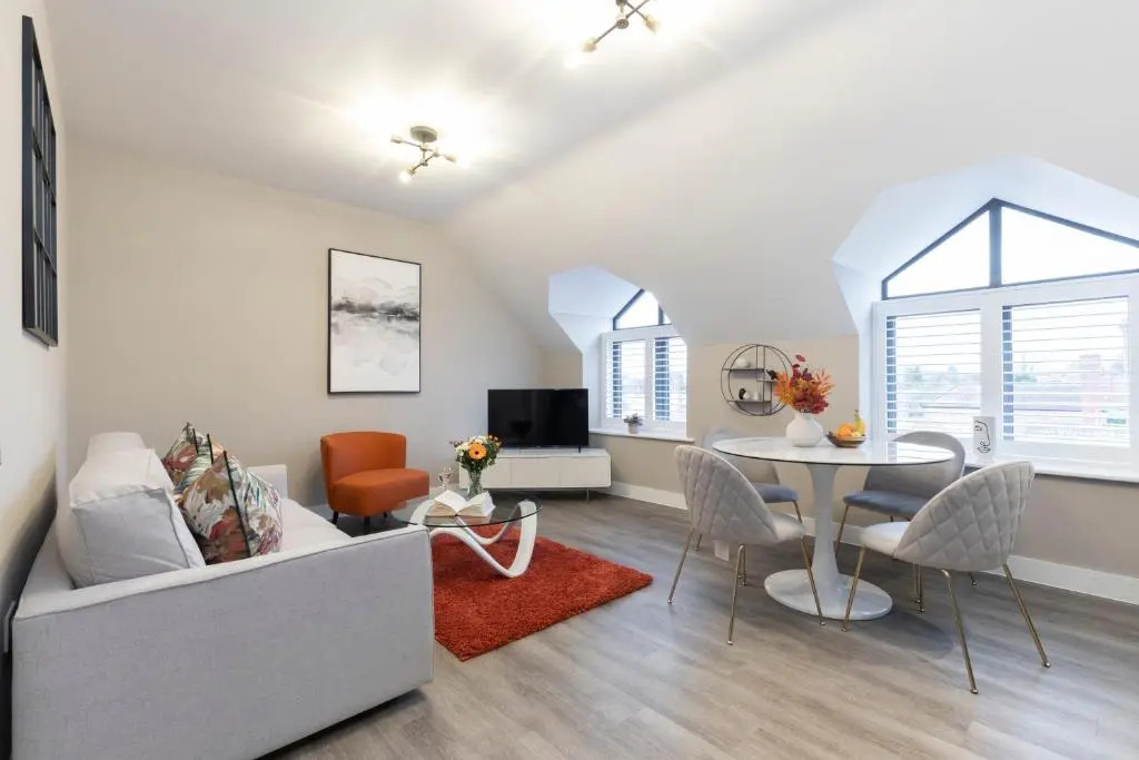Elliot Oliver - Stylish Loft Style 2 Bedroom Apartment With Parking