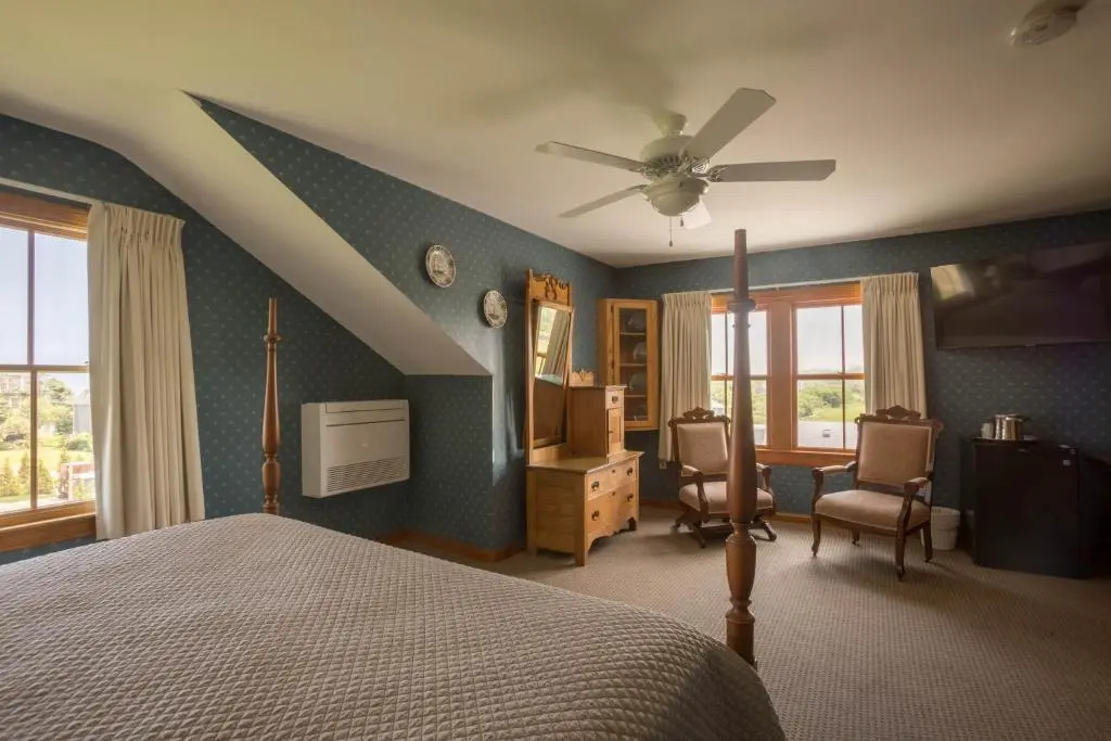 Rose Farm Inn