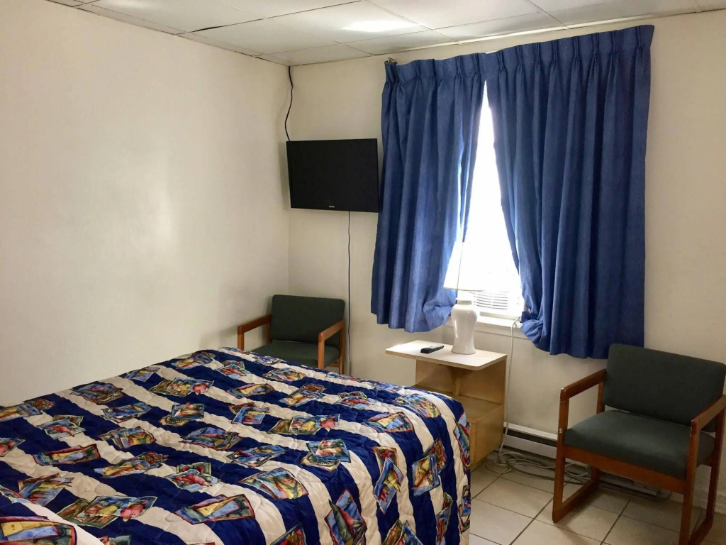 White Caps Motel
